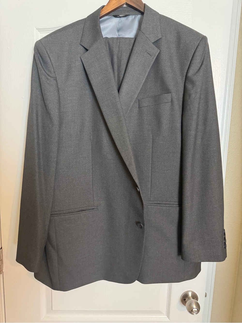 Classic Men's Gray Two-Button Suit 52L With Slacks 42x30